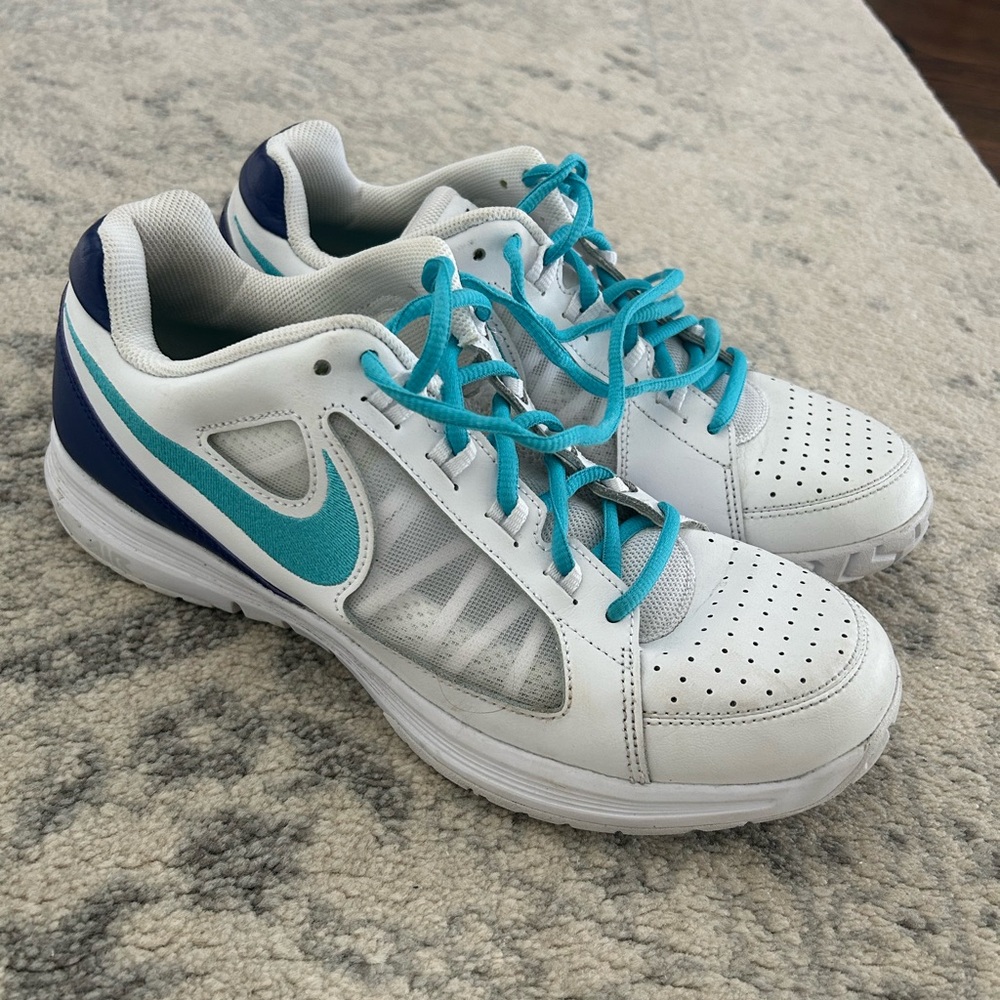 Nike women’s court tennis shoes